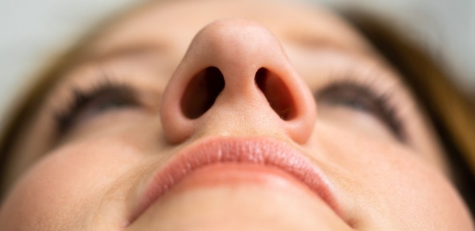 nariz ancha