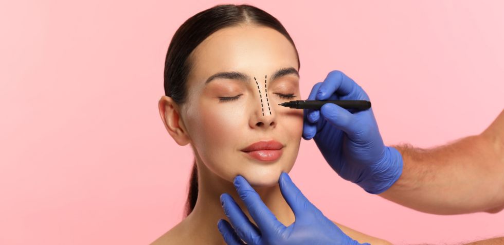 Si estás evaluando mejorar tu perfil, la pregunta que te hagas es ¿cuánto cuesta una rinoplastia en Perú? Aquí conocerás los factores que influyen en su precio